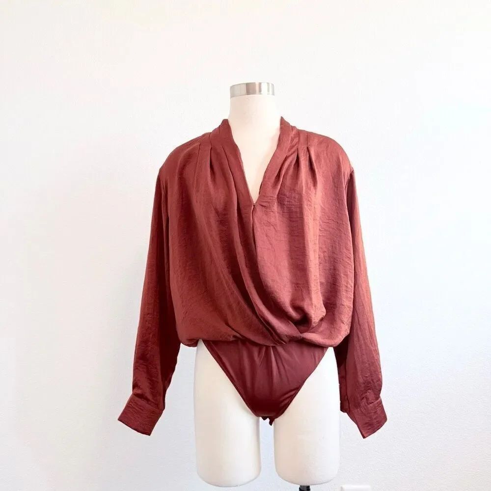 Astr The Label Rust Brown V Neck Drape Satin Bodysuit Medium M Stretchy